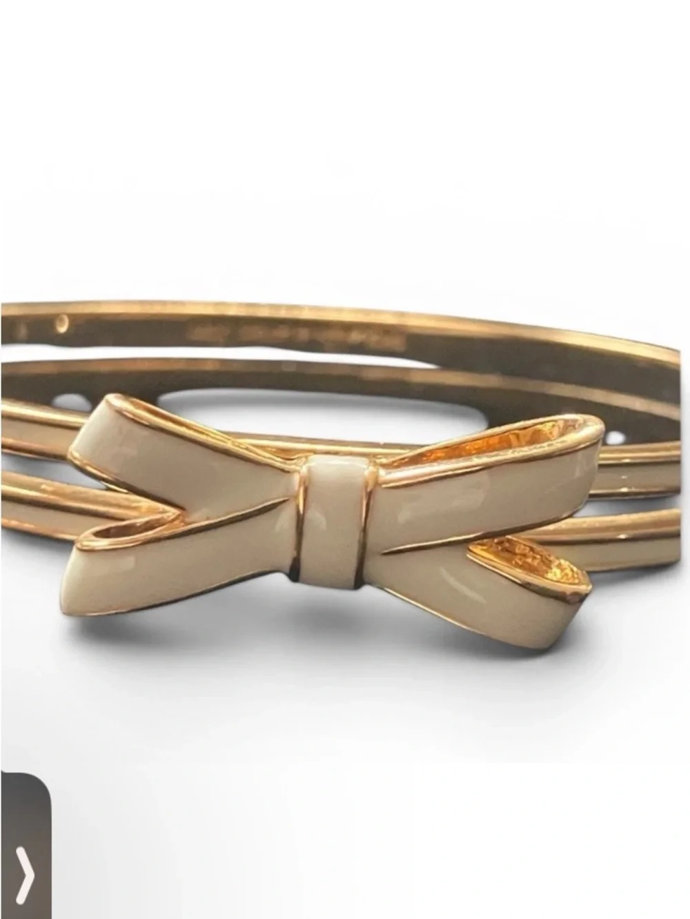 Kate Spade New York White Enamel Bow Hinged Bangle Bracelet Gold Tone Signed - Picture 6 of 6